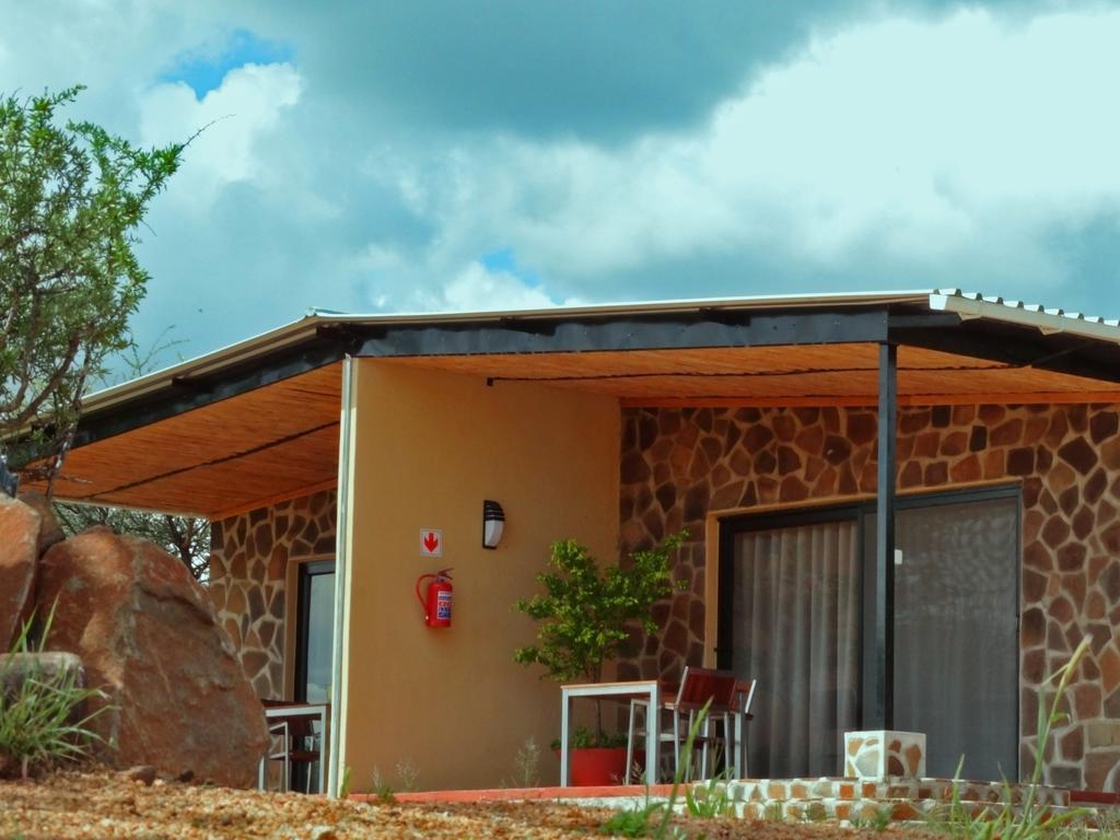 Ovita Wildlife Restcamp Okazize Rom bilde