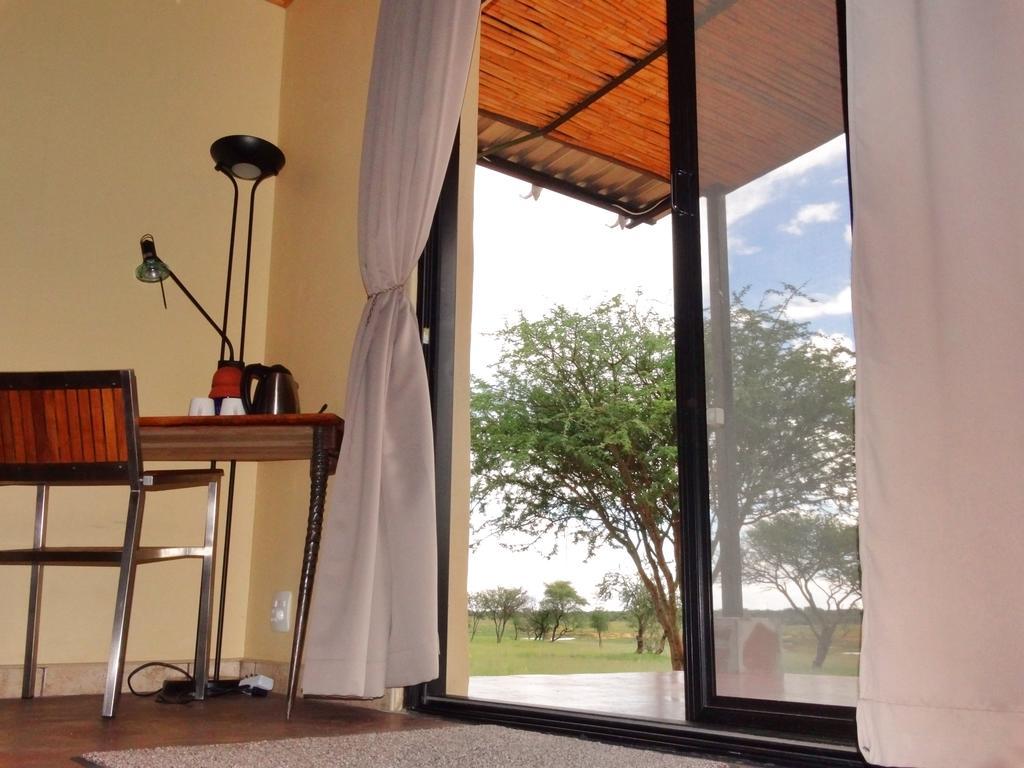 Ovita Wildlife Restcamp Okazize Rom bilde
